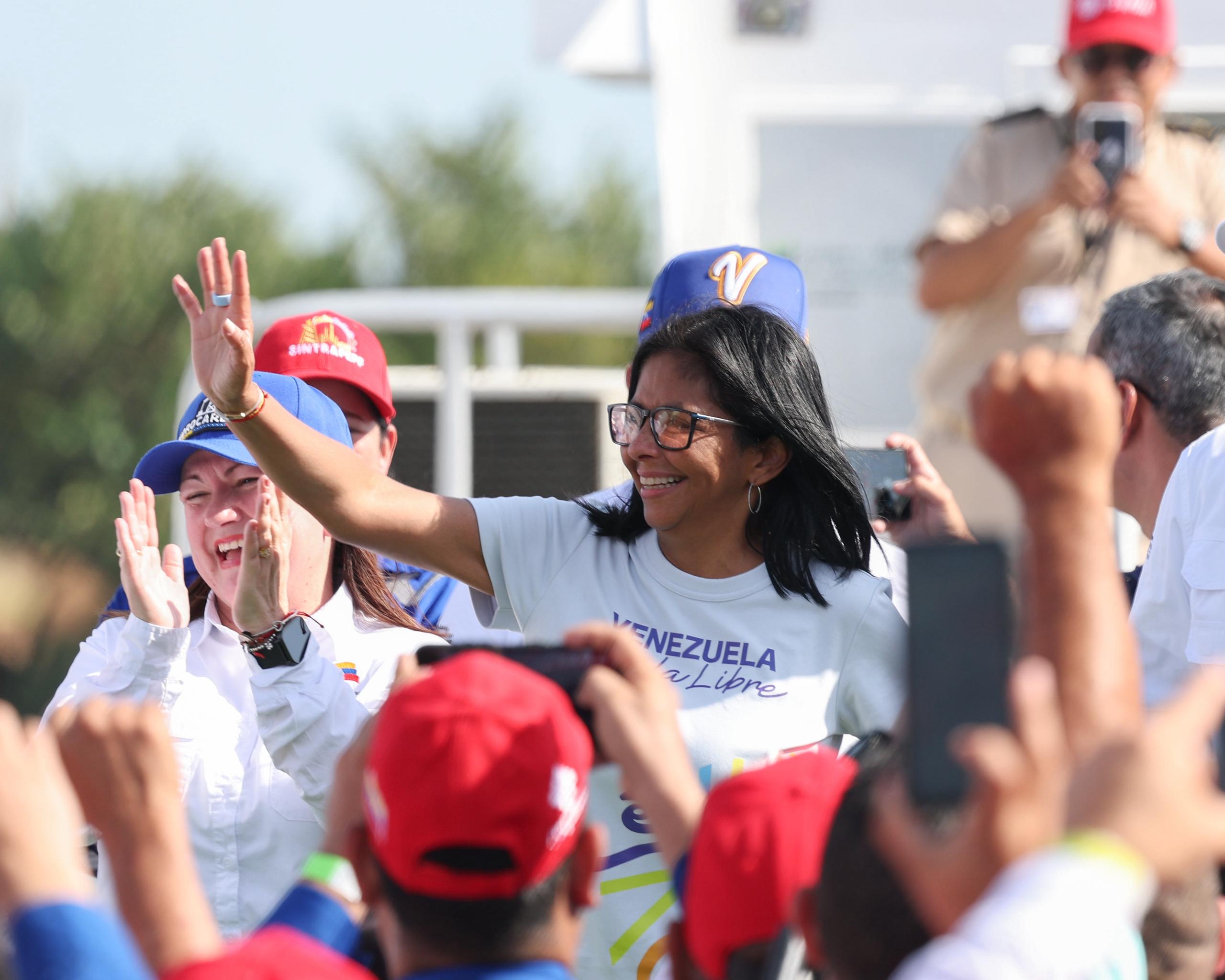 Fuerza laboral de DUCOLSA Zona Zulia realizó acompañamiento a la presidenta (E) Delcy Rodríguez durante su visita a Maracaibo