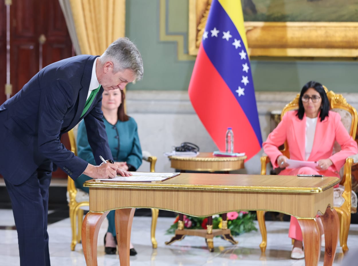 DUCOLSA respalda acuerdo energético internacional para fortalecer el sector gasífero