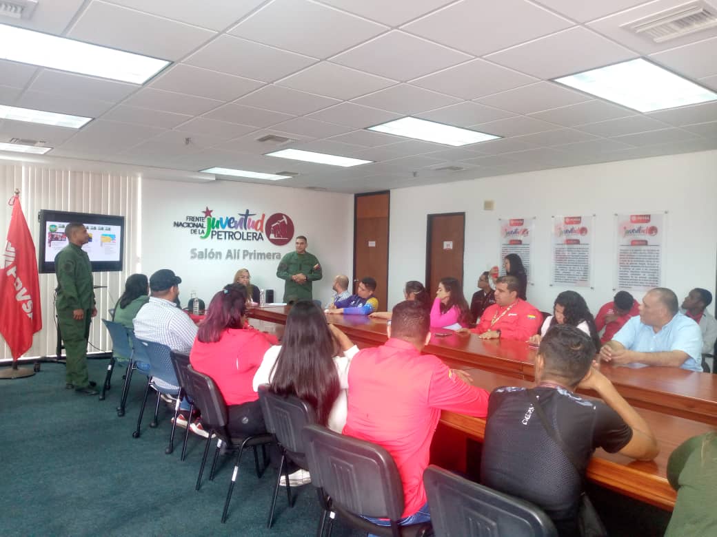 DUCOLSA ASISTE AL CONVERSATORIO DE LA JUVENTUD PETROLERA ANTE AMENAZAS DE EEUU