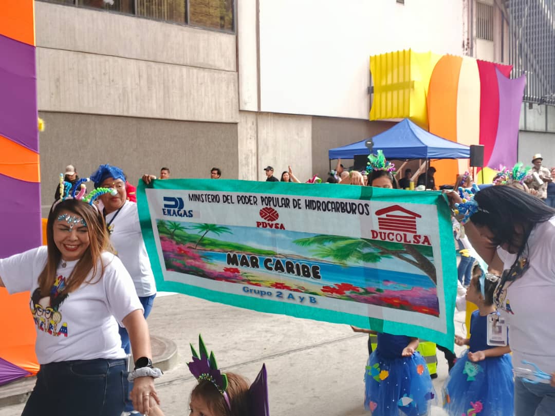 TRABAJADORES DE DUCOLSA PARTICIPAN EN LA COMPARSA DE CARNAVALES DE LA  ALQUITRANA 2025