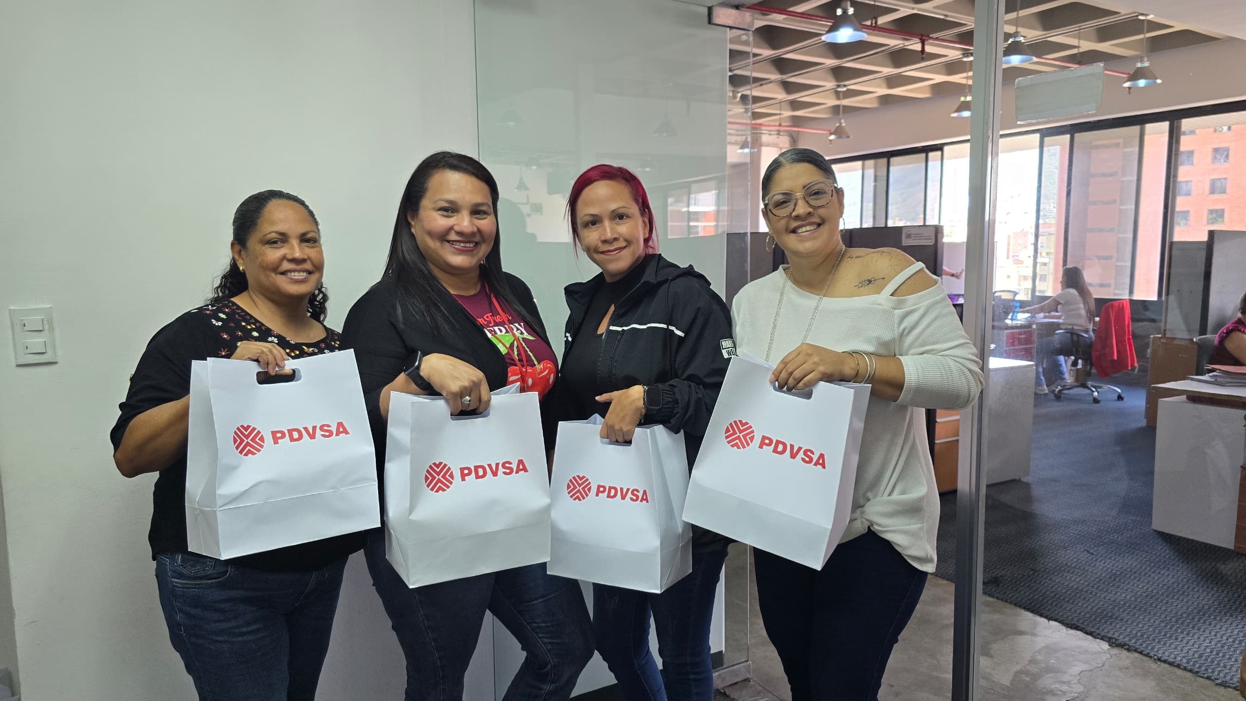 DUCOLSA CELEBRA EL DÍA DE LAS MADRES: UN HOMENAJE A LA DEDICACIÓN Y AMOR A NUESTRAS TRABAJADORAS 
