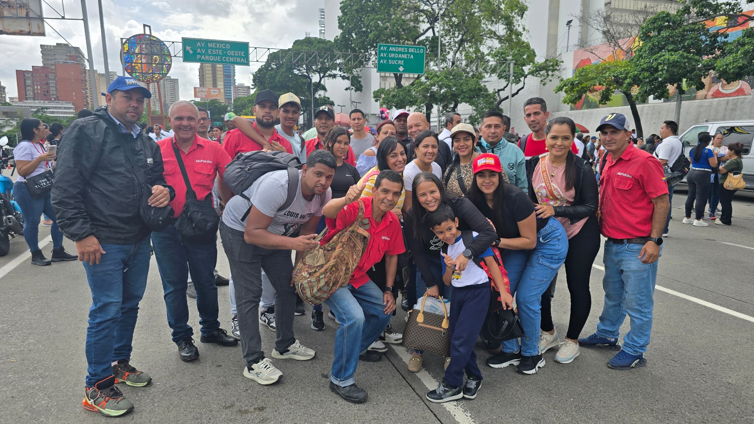 TRABAJADORES DE DUCOLSA MARCHAN POR LA PAZ MUNDIAL Y EL CESE A LA GUERRA DEL MEDIO ORIENTE
