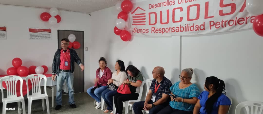 LAS Y LOS TRABAJADORES DE DUCOLSA TRUJILLO RECIBEN CERTIFICADO EN TALLER DE DESARROLLO HUMANO